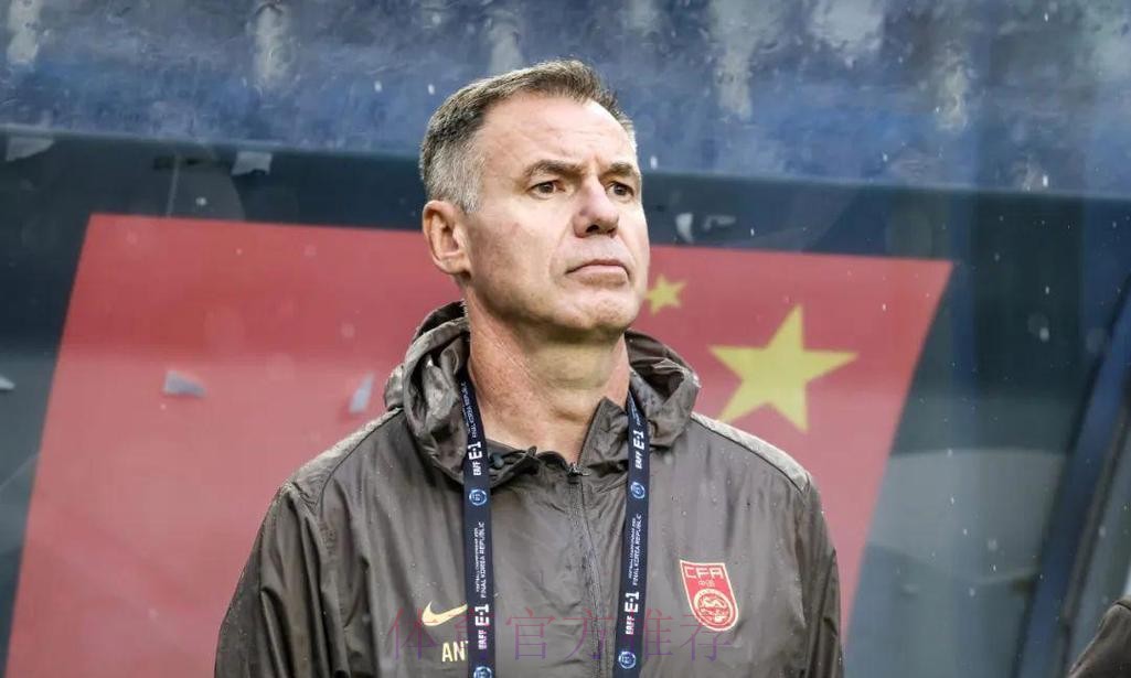 女足新帅米利西奇亮相见面会 未来挖掘年轻球员让球队更有攻击性 女足新帅米利西奇亮相见面会 未来挖掘年轻球员让球队更有攻击性